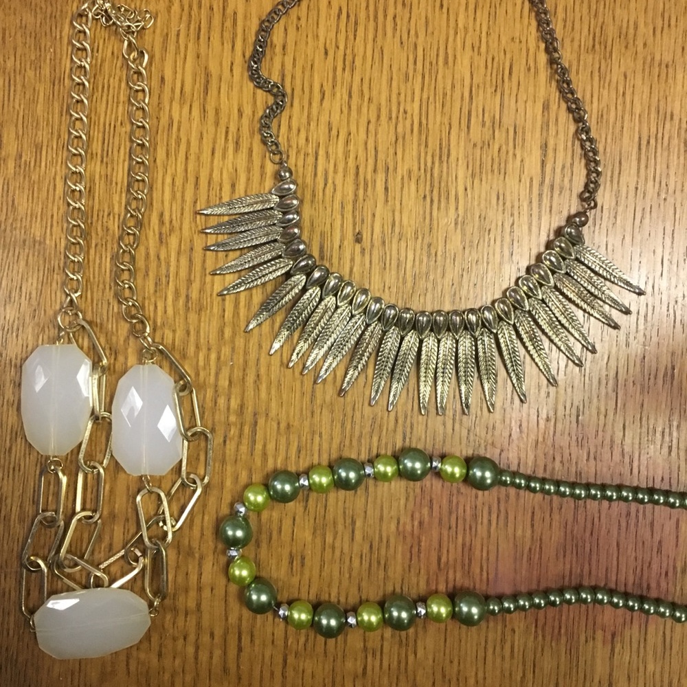Gold and Green Necklace Set (3 piece)